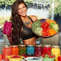 Kristina dikenal sebagai Youtuber dan selebgram yang membagi kisah tentang hidup vegan. Ia kerap memberi resep makanan vegan dan hidup sehatnya.  Foto: dok. Instagram (@fullyrawkristina)