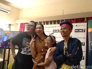 Morning Show Trans7 Kolaborasi Komika-Model Cantik, Bikin Segar Pagi Hari