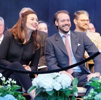 Termasuk gaya rambutnya yang mirip dengan Kate Middleton. Putri Claire kerap tampil dengan tatanan rambut bergelombang. Seperti di foto ini, penampilannya mirip dengan Kate. (Foto: Getty Images)