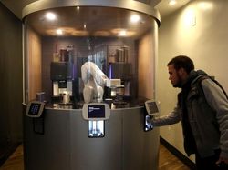 Robot Barista Jadi Obat Bosan Saat Nunggu Kopi Pesanan