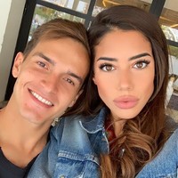 Wanita 21 tahun tersebut dikabarkan mengencani pemain Arsenal asal Spanyol ini sejak tahun lalu. Keduanya memang sering memamerkan kemesraan di Instagram masing-masing. Foto: Instagram @nadiavilesgarcia