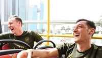 Usai ke Dubai Frame, keempat pemain arsenal ini mengunjungi objek wisata lainnya seperti Dubai seperti Burj Khalifa dan Dubai Canal (arsenal/Instagram)