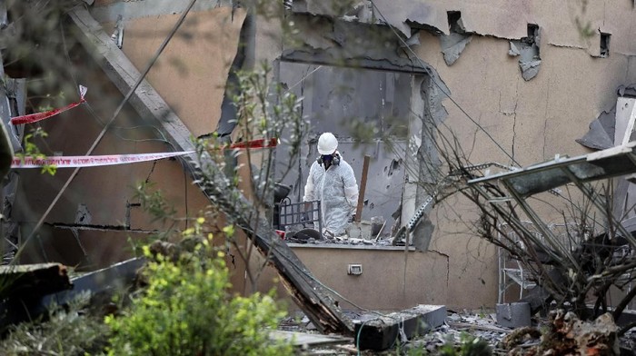 Roket dari Gaza Hancurkan Rumah Warga Israel, 7 Orang Terluka