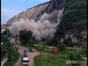 Menanti Evakuasi Sucipto yang Tertimbun Longsor Gunung Kapur Jember
