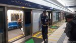 Foto: Setelah Diresmikan Jokowi, MRT Jakarta Makin Ramai Penumpang