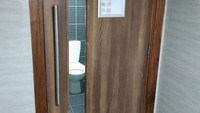 Toilet ini memudahkan kita untuk tahu apakah ada orang di dalam atau tidak. Istimewa/Dok. Boredpanda.