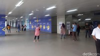 Sejumlah penumpang terlihat antusias mencoba MRT Jakarta (Shinta/detikcom)