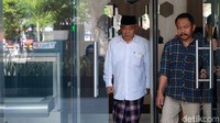 Kiai Asep tiba di gedung KPK, Senin (25/3/2019) sekitar pukul 09.40 WIB.