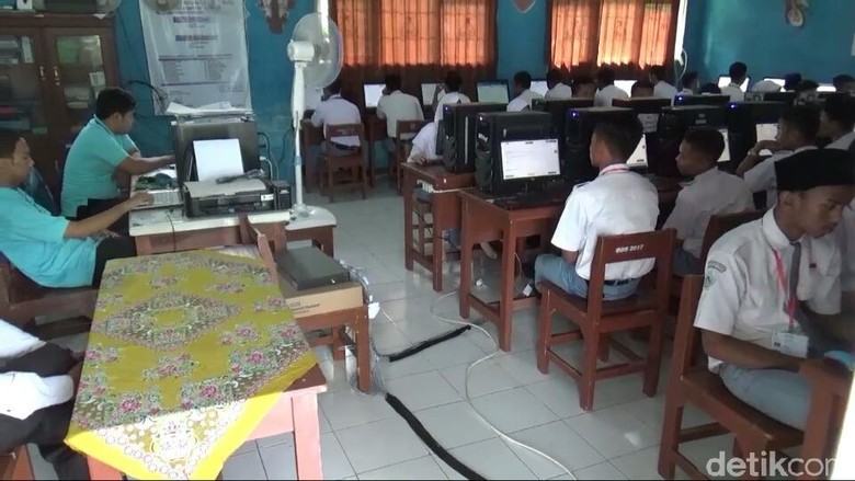 Alat Terbatas, UNBK SMK di Tasikmalaya Dibagi Dua Sesi Alat Terbatas, UNBK SMK di Tasikmalaya Dibagi Dua Sesi