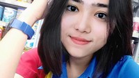  Para Vyanisty mana suaranya? Begini nih jadinya kalau idola kalian lagi jadi penjaga minimarket dan lakukan selfie. Hihi Foto: Instagram @hermawand__