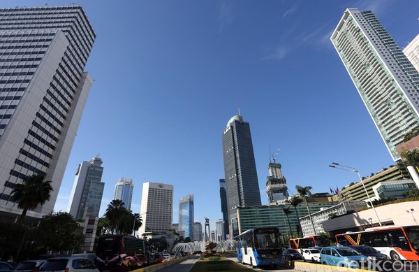 Selain halte TransJakarta Tosari Baru, halte TransJakarta di Bundaran HI juga tak luput dari perusakan imbas aksi unjuk rasa menolak disahkannya UU Cipta Kerja. Padahal halte TransJakarta Bundaran HI ini baru diresmikan sekitar setahun lalu, tepatnya 25 Maret 2019. Halte yang terintegrasi dengan Moda Raya Terpadu (MRT) ini diresmikan oleh Gubernur DKI Jakarta Anies Baswedan. Agung Pambudhy/Dok. Detikcom. Selain halte TransJakarta Tosari Baru, halte TransJakarta di Bundaran HI juga tak luput dari perusakan imbas aksi unjuk rasa menolak disahkannya UU Cipta Kerja. Padahal halte TransJakarta Bundaran HI ini baru diresmikan sekitar setahun lalu, tepatnya 25 Maret 2019. Halte yang terintegrasi dengan Moda Raya Terpadu (MRT) ini diresmikan oleh Gubernur DKI Jakarta Anies Baswedan. Agung Pambudhy/Dok. Detikcom.