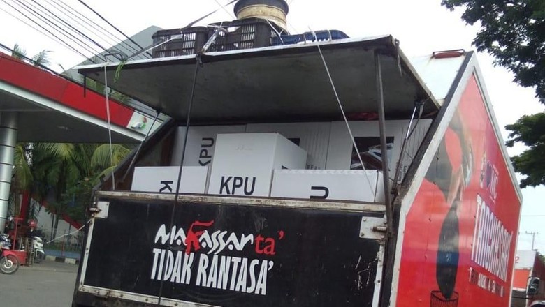 Viral Kotak Suara Diangkut Mobil Sampah, KPU Makassar Beri Penjelasan Viral Kotak Suara Diangkut Mobil Sampah, KPU Makassar Beri Penjelasan