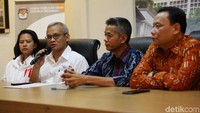 Wahyu mengatakan diumumkannya nama host ini sebagai masukan dari evaluasi debat sebelumnya. 