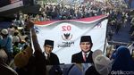 Aksi Para Relawan Prabowo-Sandi Saat Hadiri Kampanye Akbar