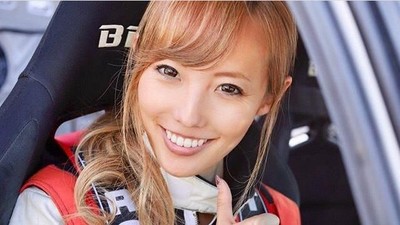 Potret Awano Kisaragi, Model Seksi Jepang yang Alih Profesi Jadi Pembalap
