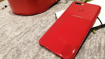 Di bagian belakang ada dua kamera dan pemindai sidik jari. (Foto: Muhamad Imron Rosyadi/detikINET)  