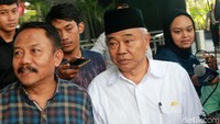 Nama Kiai Asep sebelumnya diseret Rommy saat bicara terkait kasusnya. Dia mengatakan Kiai Asep adalah salah satu yang memberi rekomendasi terkait pengisian jabatan Kepala Kanwil Kemenag Jatim Haris Hasanuddin.