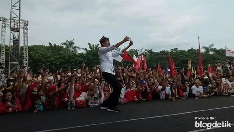 Kampanye Akbar, Jokowi Minta Jaga Silaturahmi Meski Beda Pilihan Kampanye Akbar, Jokowi Minta Jaga Silaturahmi Meski Beda Pilihan