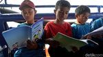 Mengintip Asyiknya Anak-anak Membaca di Kapal Bahtera Seva III