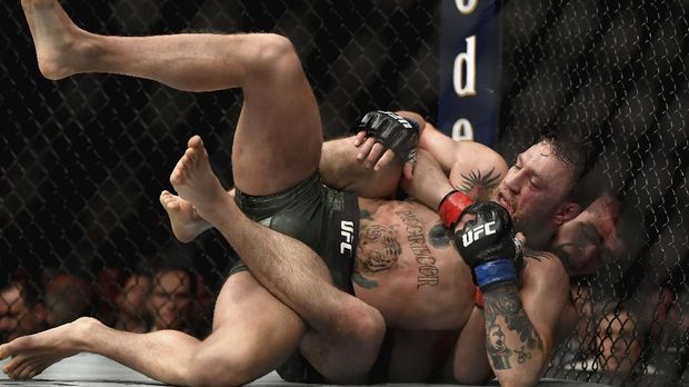 Ayah Khabib Undang McGregor Bertarung di Rusia