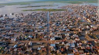 Banjir bandang menerjang wilayah Iran, tepatnya di kota Shiraz, Provinsi Fars. Sedikitnya 19 orang, termasuk empat anak, tewas dan sekitar 119 orang lainnya mengalami luka-luka. Foto: Ali Dehghan/AFP/Getty Images