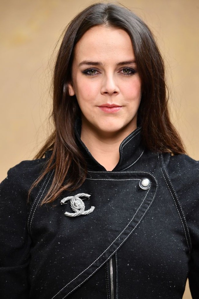 Pauline Grace Maguy Ducruet merupakan cucu dari Raininer III, Prince of Monaco dan Grace Kelly. Ibunya adalah Princess Stéphanie of Monaco. Wanita 24 tahun ini berada di garis ke-14 pewaris tahta Kerajaan Monaco. Foto: Getty ImagesPascal Le Segretain/Getty Images for Chanel
