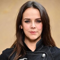 Pauline Grace Maguy Ducruet merupakan cucu dari Raininer III, Prince of Monaco dan Grace Kelly. Ibunya adalah Princess Stéphanie of Monaco. Wanita 24 tahun ini berada di garis ke-14 pewaris tahta Kerajaan Monaco. Foto: Getty ImagesPascal Le Segretain/Getty Images for Chanel