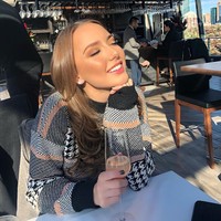 Hailier Mathers kini dikenal sebagai influencer dengan pengikut lebih dari 1,4 juta user Instagram. Gadis 23 tahun ini berbagi banyak hal, mulai fashion, kecantikan hingga kegemarannya berolahraga. Foto: Instagram @hailiescott1