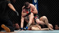 Mengantongi rekor 25 tanding dan 21 kemenangan (18 dengan KO), McGregor tumbang di laga terakhirnya kontra Khabib Nurmagomedov. Beberapa pekan lalu dia malah tersangkut masalah kriminal lantaran dituding menghajar dan mengambil telepon milik fans. USA Today Sports via Reuters