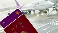 Saat mendarat di Thailand, dia memamerkan pasport nya. (kisa_awn/Instagram)