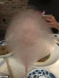 Mau Coba? Cotton Candy Ini Berisi Daging Perut Babi!