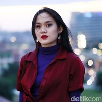 Penyanyi Sheryl Sheinafia pernah dikomentari tentang dadanya yang terlihat rata dalam sebuah postingan Instagram. Sheryl pun angkat bicara. Ia menyatakan tidak akan diam dengan body shaming dan beauty bullying. Foto: Asep Syaifullah/detikHOT