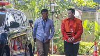 Irvan Rivano Muchtar ditetapkan sebagai tersangka pemerasan kepala SMP terkait DAK Pendidikan. Selain Rivano, ada tiga orang tersangka lainnya, yakni Kepala Dinas Pendidikan Kabupaten Cianjur Cecep Sobandi (CS), Kepala Bidang SMP Rosidin (Ros), dan TSC, kakak ipar Bupati Cianjur.