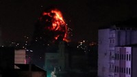 Bom menghancurkan sejumlah bangunan di Gaza. REUTERS/Suhaib Salem.