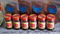 Selain sambal roa, produk lainnya yang biasa dikerjakan dalam skala rumahan adalah abon cakalang. Wah, bisa dicoba nih traveler! (Wahyu/detikcom)