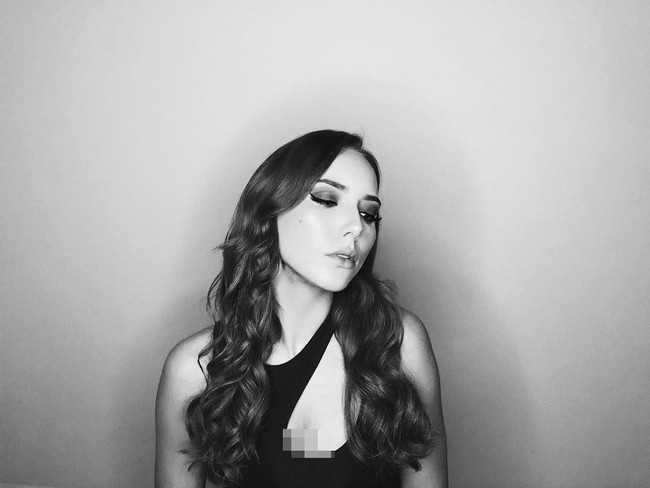 Hailie bukan putri satu-satunya Eminem. Ia memiliki kakak perempuan bernama Alaina Marie Mathers dan adik yang masih remaja, Whitney Scott Mathers. Foto: Instagram @hailiescott1