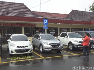 KPK Sita 3 Mobil Pejabat Terkait Kasus TPPU Bupati Mojokerto Nonaktif