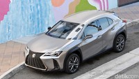 Dengan tenaga maksimum 183 HP yang dihasilkan oleh Luxury Crossover ini merupakan yang terdepan di kelasnya. Serta dimensi panjang 4.495 mm yang membuat Lexus UX mudah dan lincah menyusuri liku jalan perkotaan yang hectic, serta memiliki ruangan yang cukup lapang untuk penggunanya. Sistem suspensi Lexus UX disebut dirancang sedemikian rupa untuk menjamin kenyamanan dan kestabilan dalam berkendara.