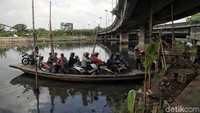 Perahu eretan di kawasan ini sudah ada sejak 30 tahun lalu.