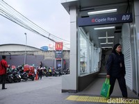 Geliat Bisnis di Kolong MRT, Harapan Baru hingga Kisah Pilu