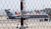 Laporan kantor berita Rusia, Sputnik, menyebut kedua pesawat itu dikirim ke Venezuela untuk guna memenuhi kontrak teknis militer. Foto: REUTERS/Carlos Jasso
