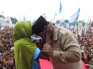Pelukan Nenek ke Prabowo Berujung Panjang