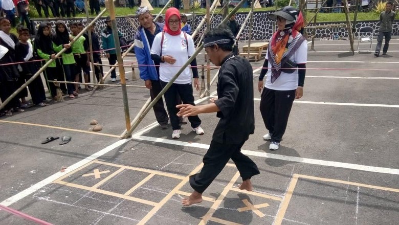 Permainan tradisional di Pekan Kebudayaan Nasional 2019 (dok. Pemkab Tasikmalaya) Permainan tradisional di Pekan Kebudayaan Nasional 2019 (dok. Pemkab Tasikmalaya)
