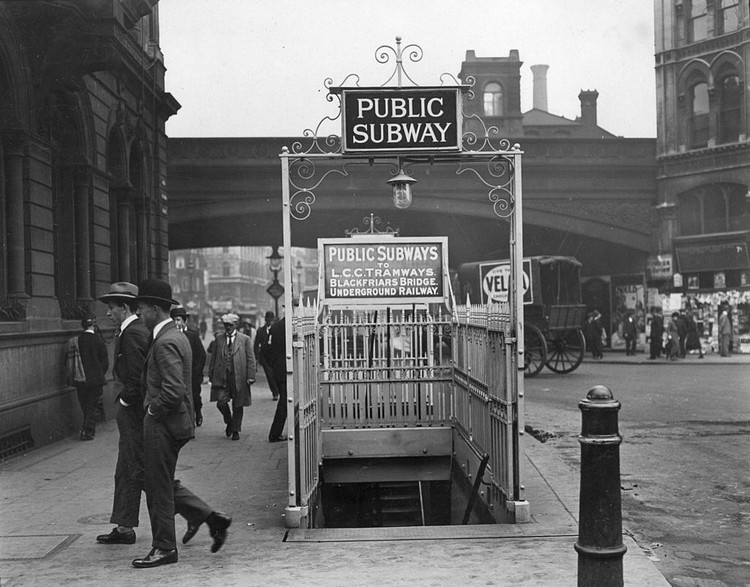 MRT London tertua