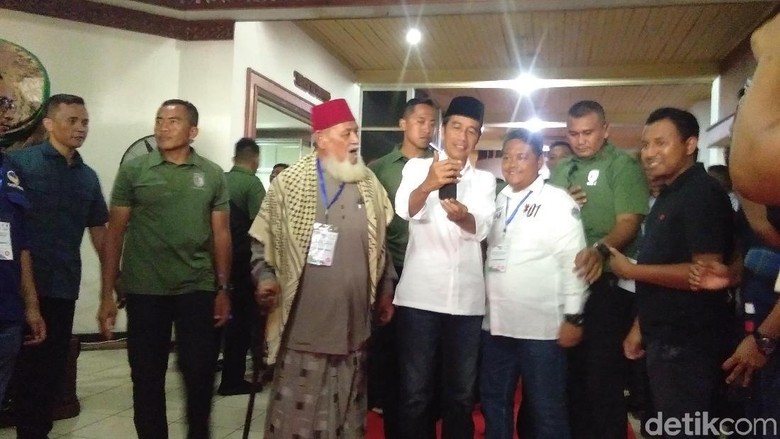 Didampingi Erick Thohir, Jokowi Tiba di Lhokseumawe untuk Kampanye Didampingi Erick Thohir, Jokowi Tiba di Lhokseumawe untuk Kampanye