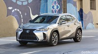 Lexus UX hadir di Indonesia dengan tiga tipe, yakni Lexus UX 200 gasoline tersedia dalam varian Sport dan Luxury, serta UX 250h Hybrid, yang dilengkapi dengan teknologi mesin dan transmisi untuk menciptakan konsumsi bahan bakar menjadi irit, ramah lingkungan, dan menghasilkan driving feel yang halus.