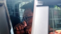 Jumlah Rp 700 juta itu diberikan secara bertahap, yakni Rp 500 juta dalam rupiah, kemudian sisanya Rp 200 juta dalam pecahan dolar Amerika Serikat. Hasilnya, Lasito mengabulkan gugatan praperadilan Ahmad dan menyatakan status tersangka itu batal demi hukum.