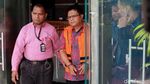 Disuap Rp 700 Juta, Hakim PN Semarang Dapat Rompi dan Borgol