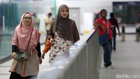 Stasiun MRT Bundaran HI ini mempunyai rute Bundaran HI-Lebak Bulus, dengan sejumlah stasiun lain yang berada di antara kedua destinasi tersebut. Rencananya, MRT akan dilakukan dioperasikan secara komersial pada 1 April mendatang.
