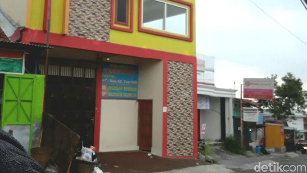 Salah satu kos mahasiswa di dekat UNS, Solo. 